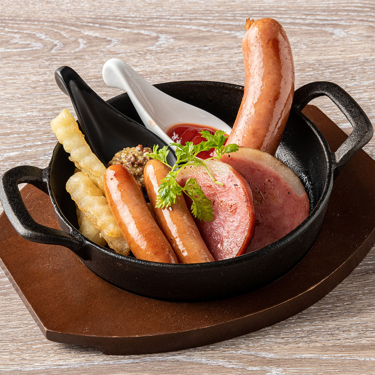 ソーセージ盛り合わせ